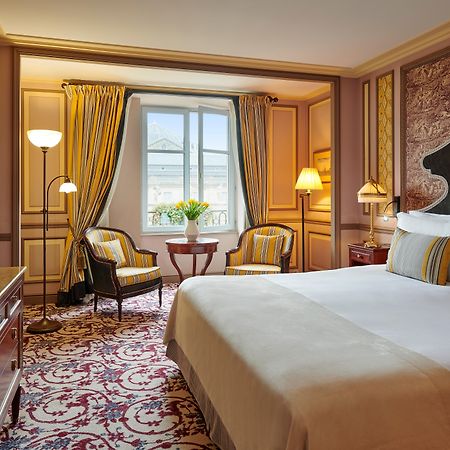 Intercontinental Bordeaux Le Grand Hotel By Ihg Esterno foto A room at the hotel