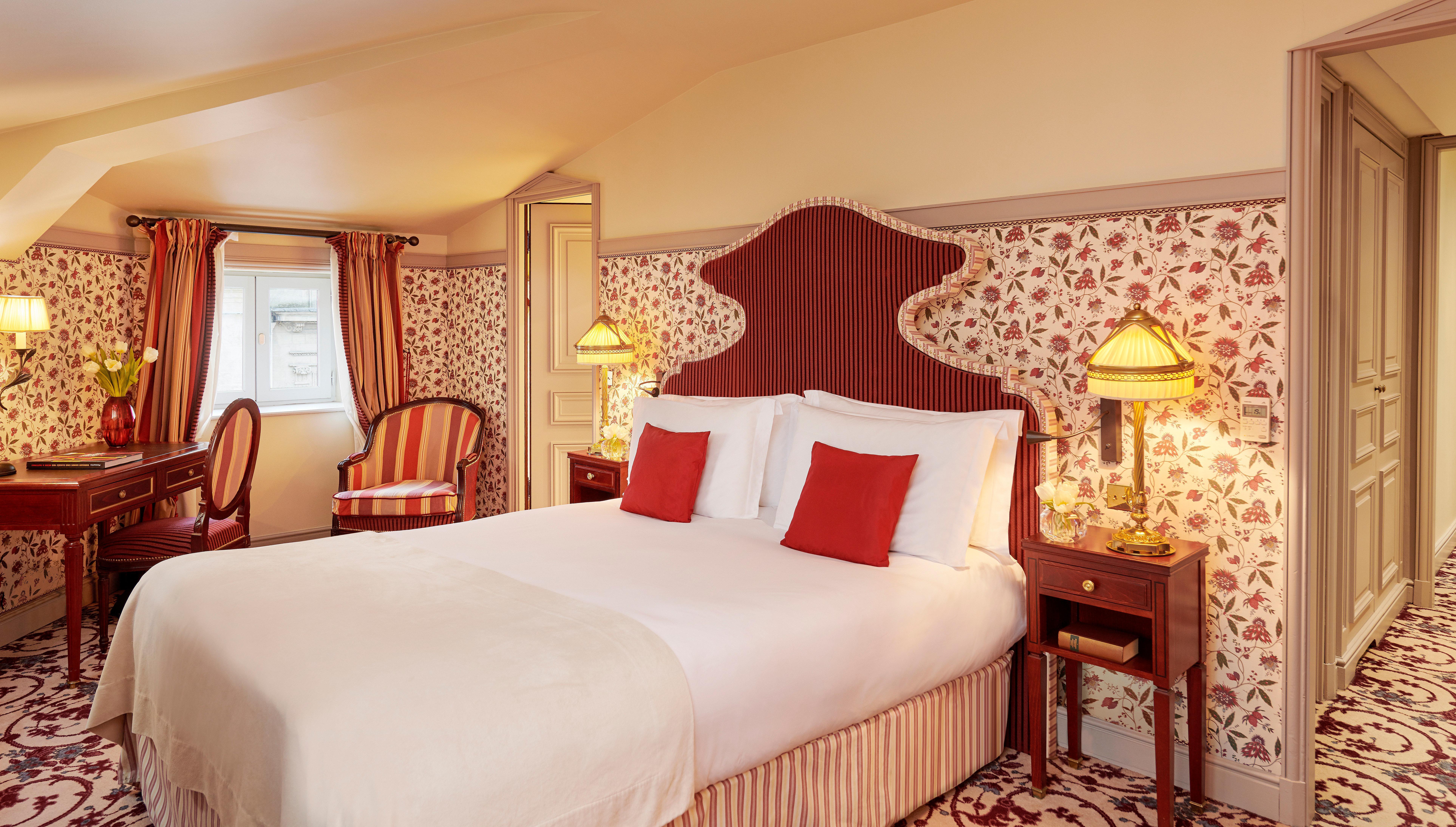 Intercontinental Bordeaux Le Grand Hotel By Ihg Esterno foto A bedroom at the hotel