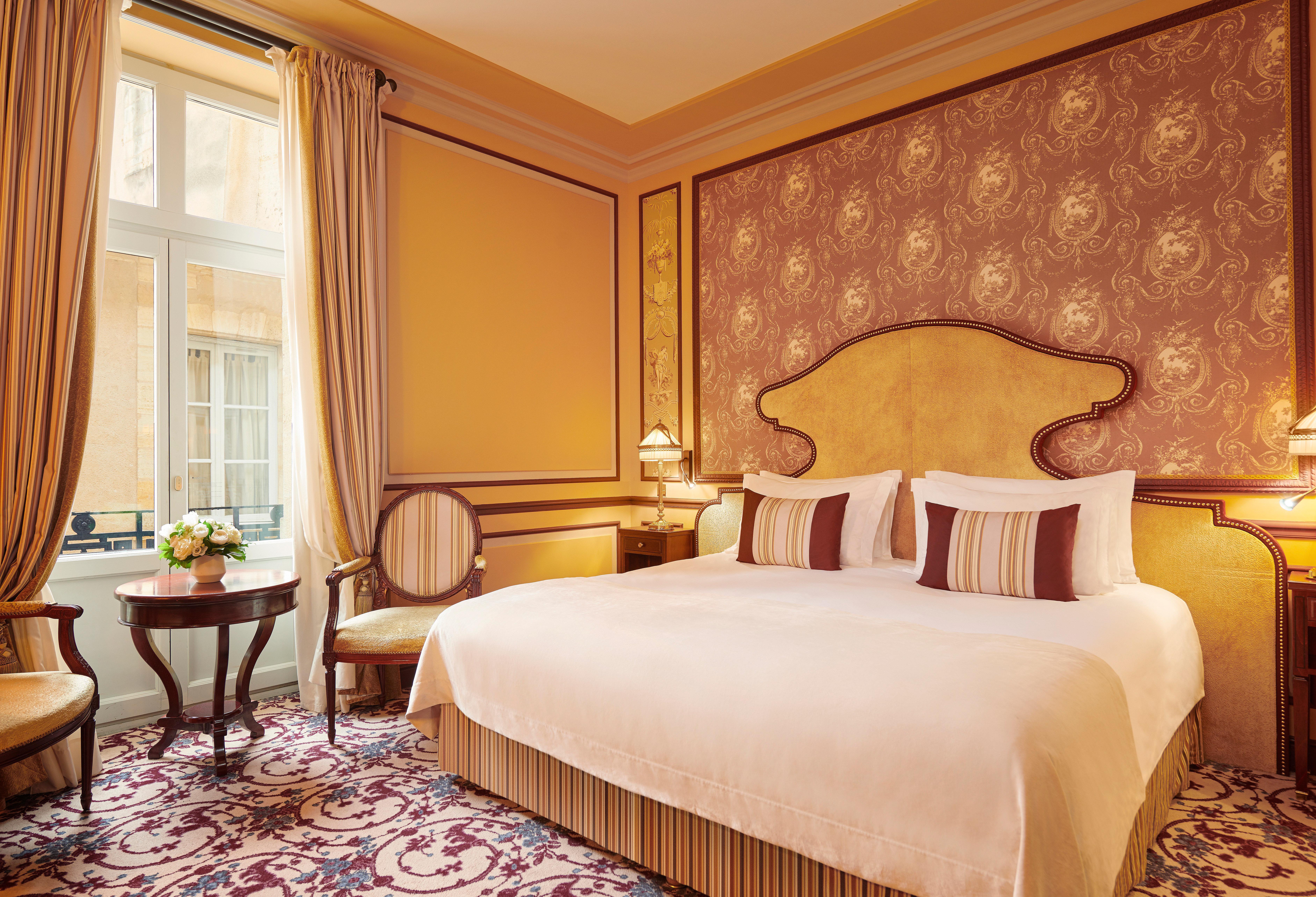 Intercontinental Bordeaux Le Grand Hotel By Ihg Esterno foto A room at the hotel