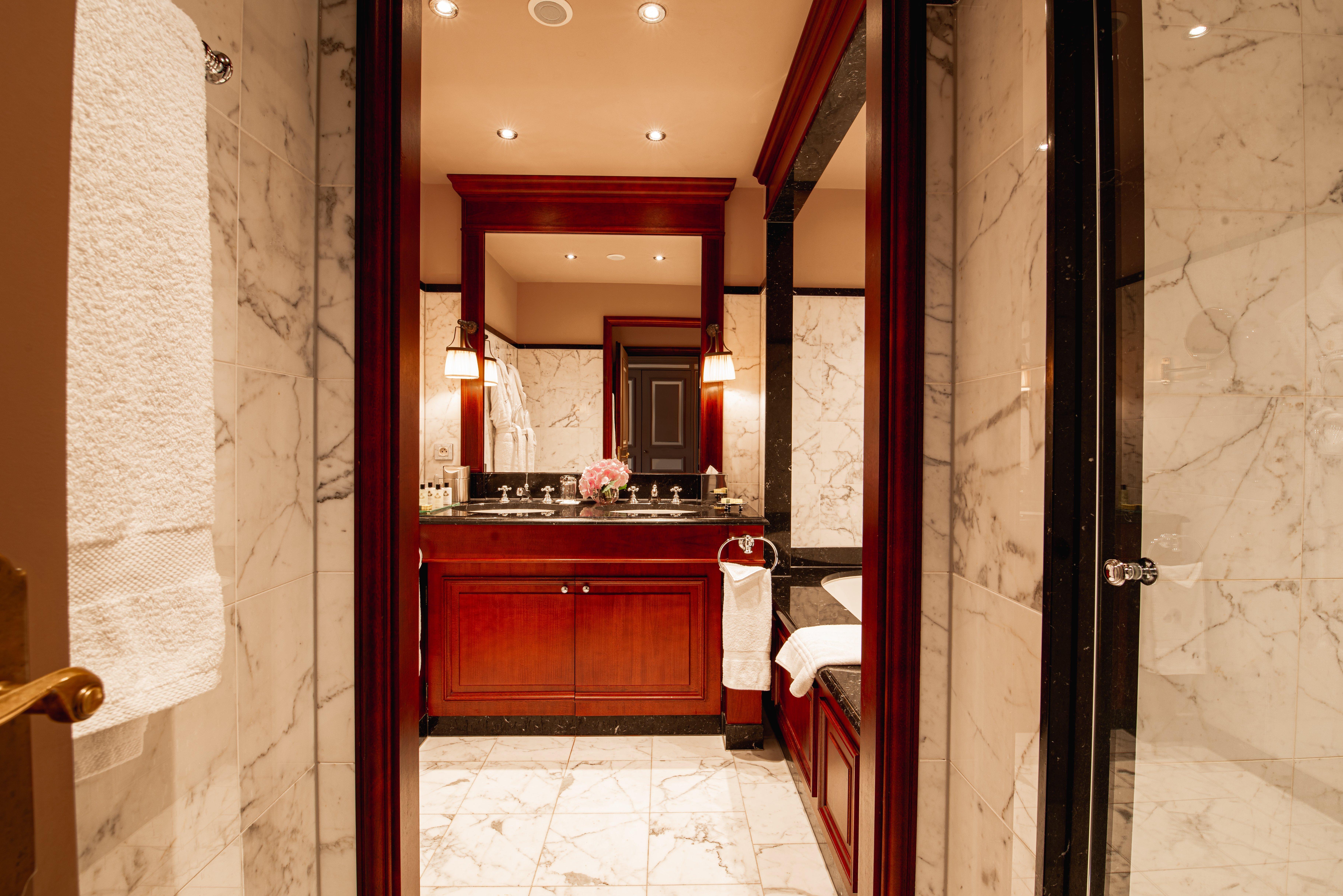 Intercontinental Bordeaux Le Grand Hotel By Ihg Esterno foto Bathroom
