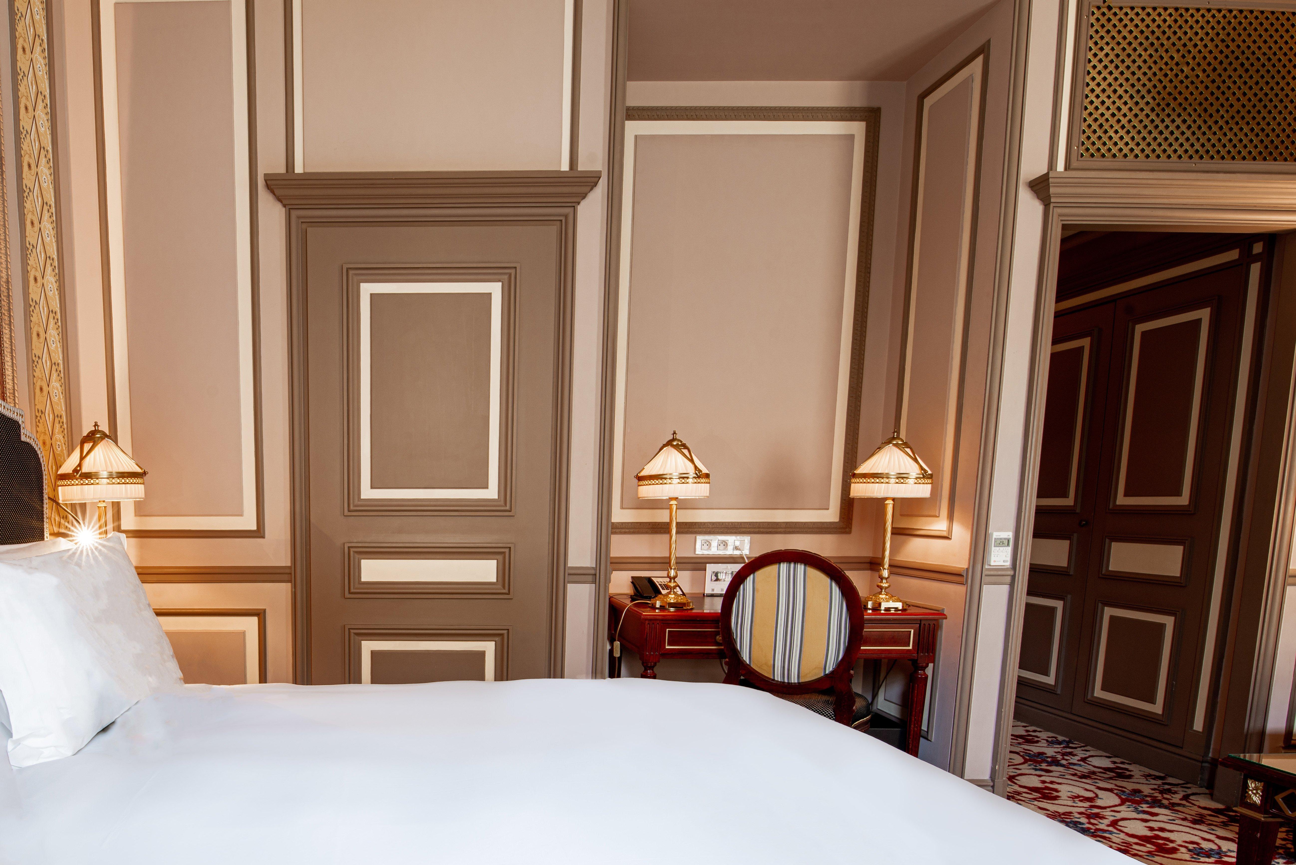 Intercontinental Bordeaux Le Grand Hotel By Ihg Esterno foto A room at the hotel