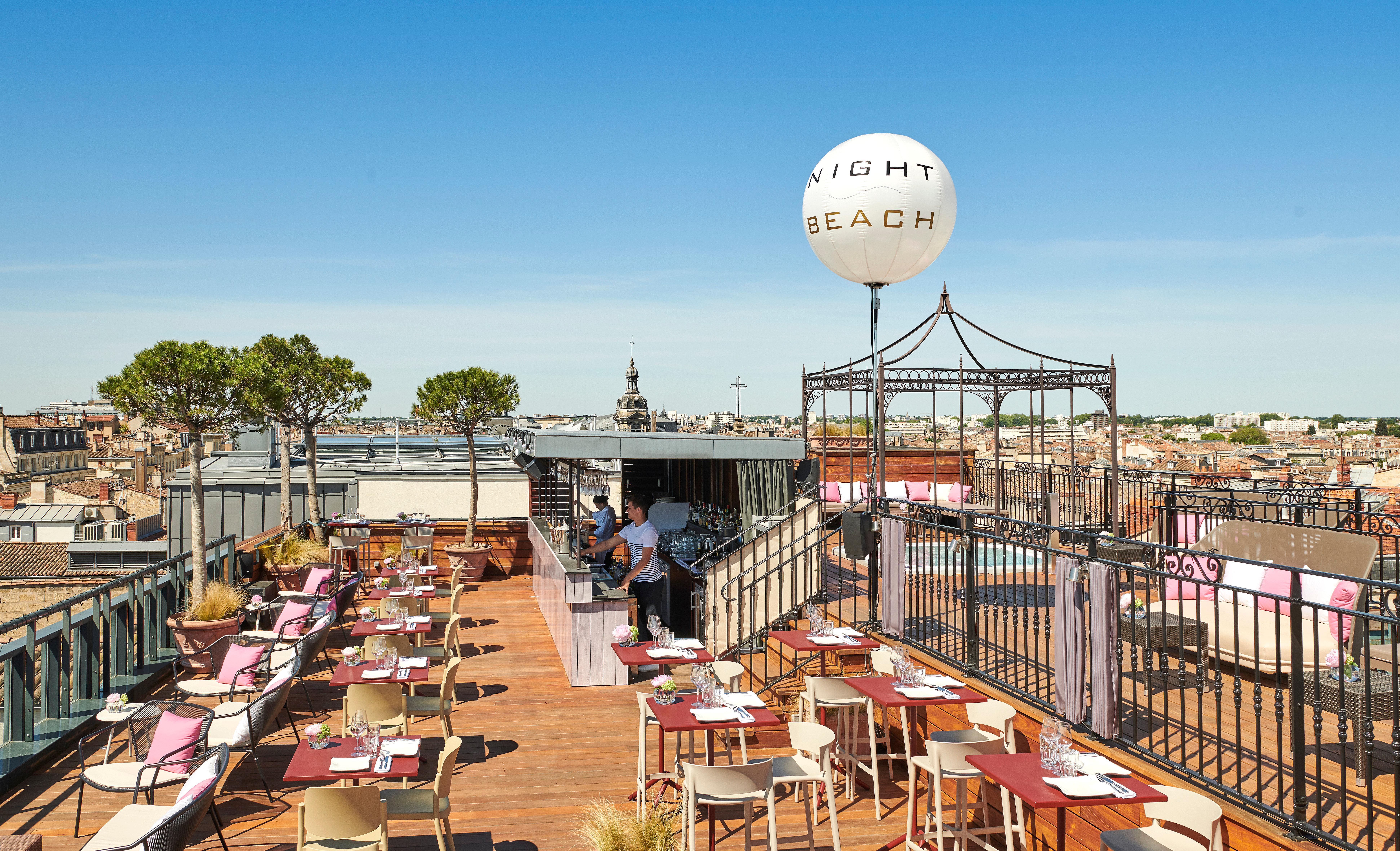Intercontinental Bordeaux Le Grand Hotel By Ihg Esterno foto The rooftop of the hotel