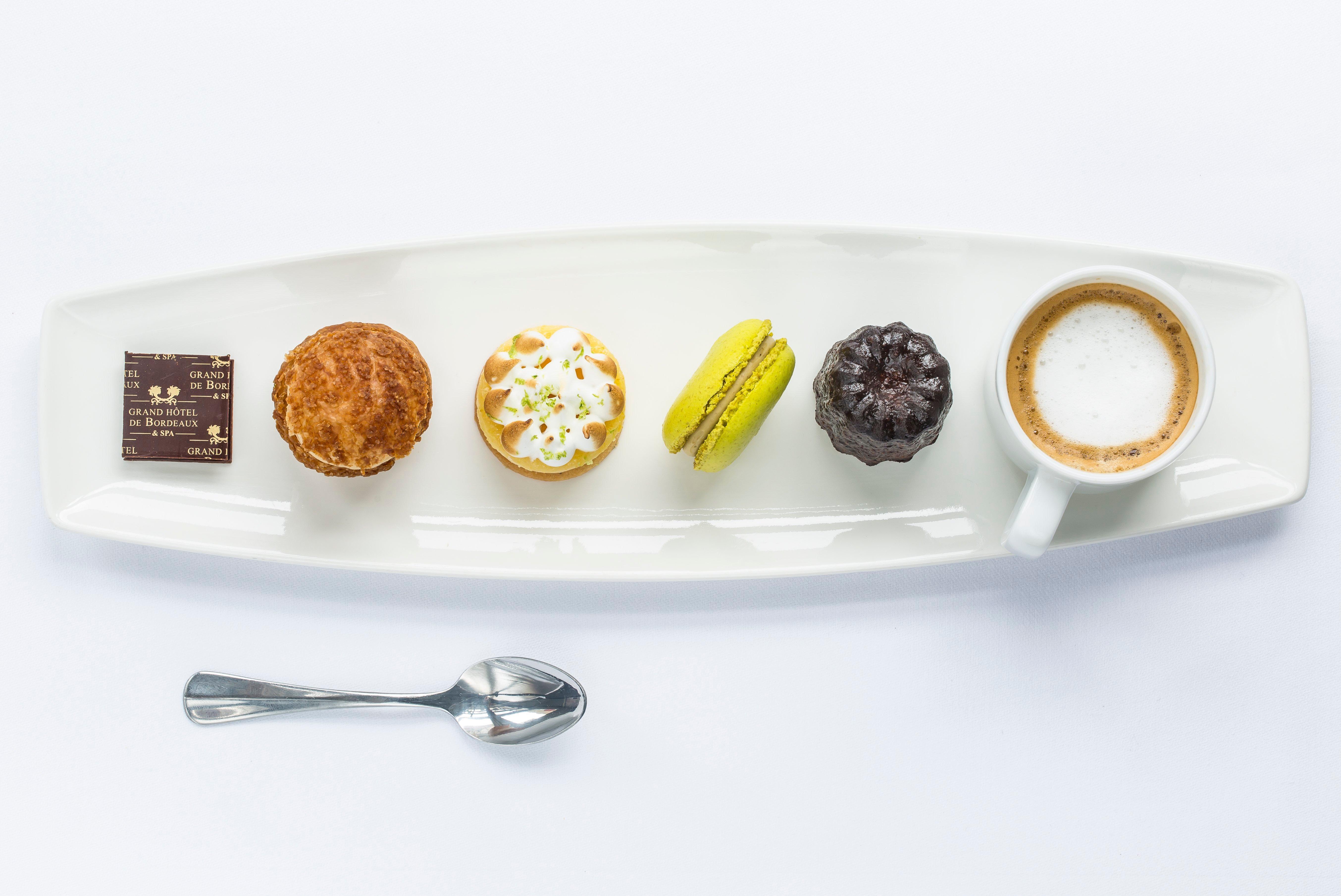 Intercontinental Bordeaux Le Grand Hotel By Ihg Esterno foto Petit fours