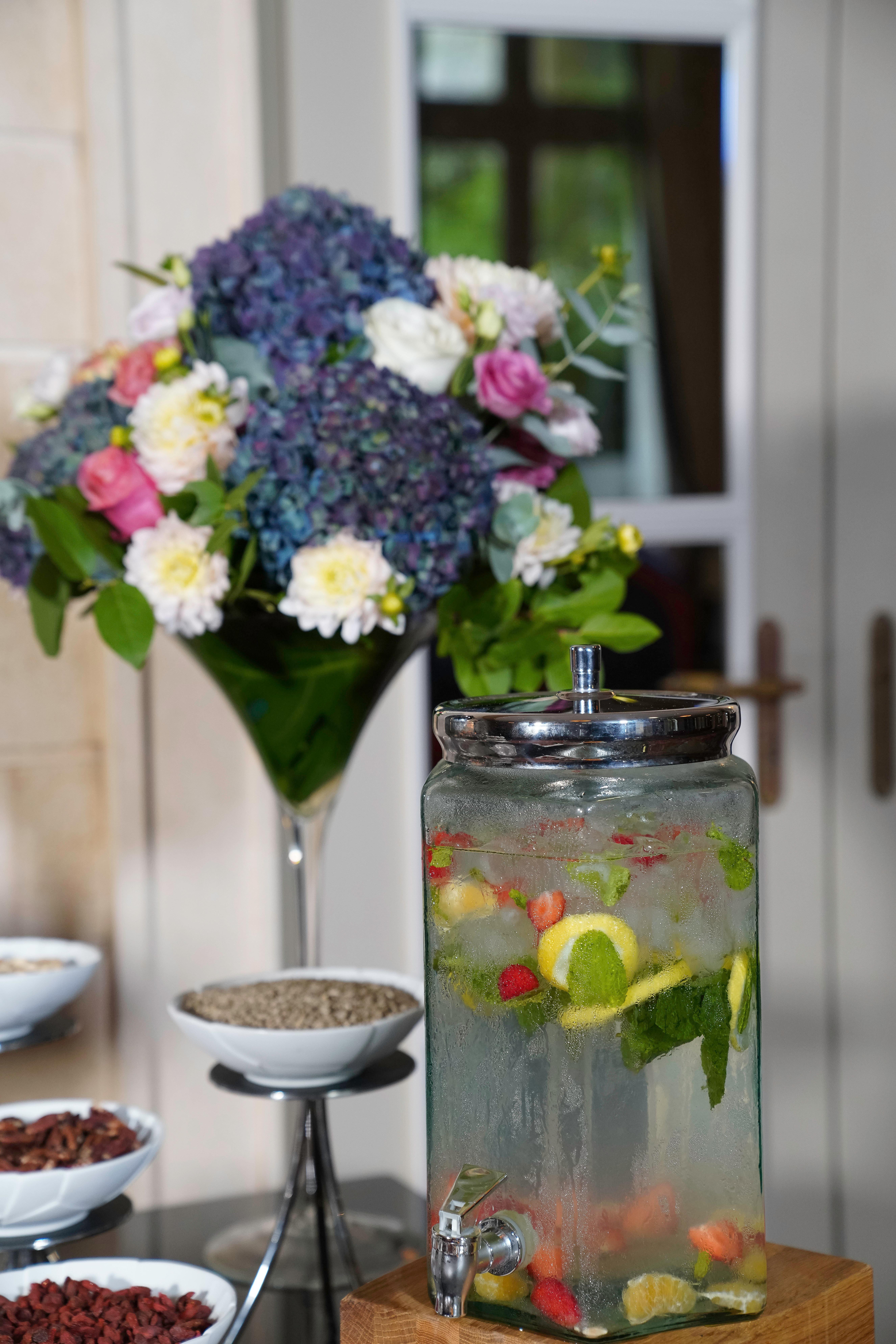 Intercontinental Bordeaux Le Grand Hotel By Ihg Esterno foto A glass of homemade ginger beer