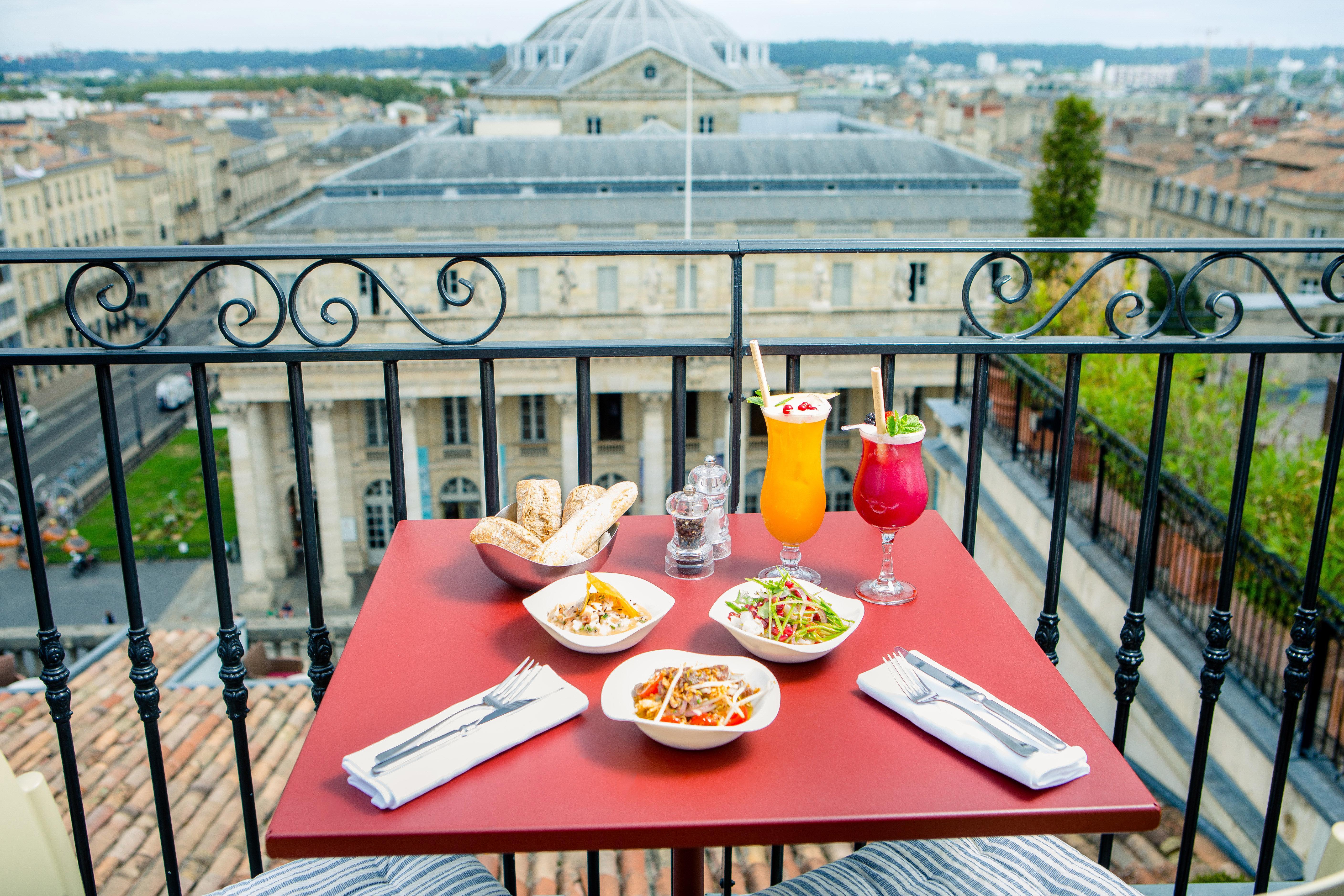 Intercontinental Bordeaux Le Grand Hotel By Ihg Esterno foto A typical French breakfast