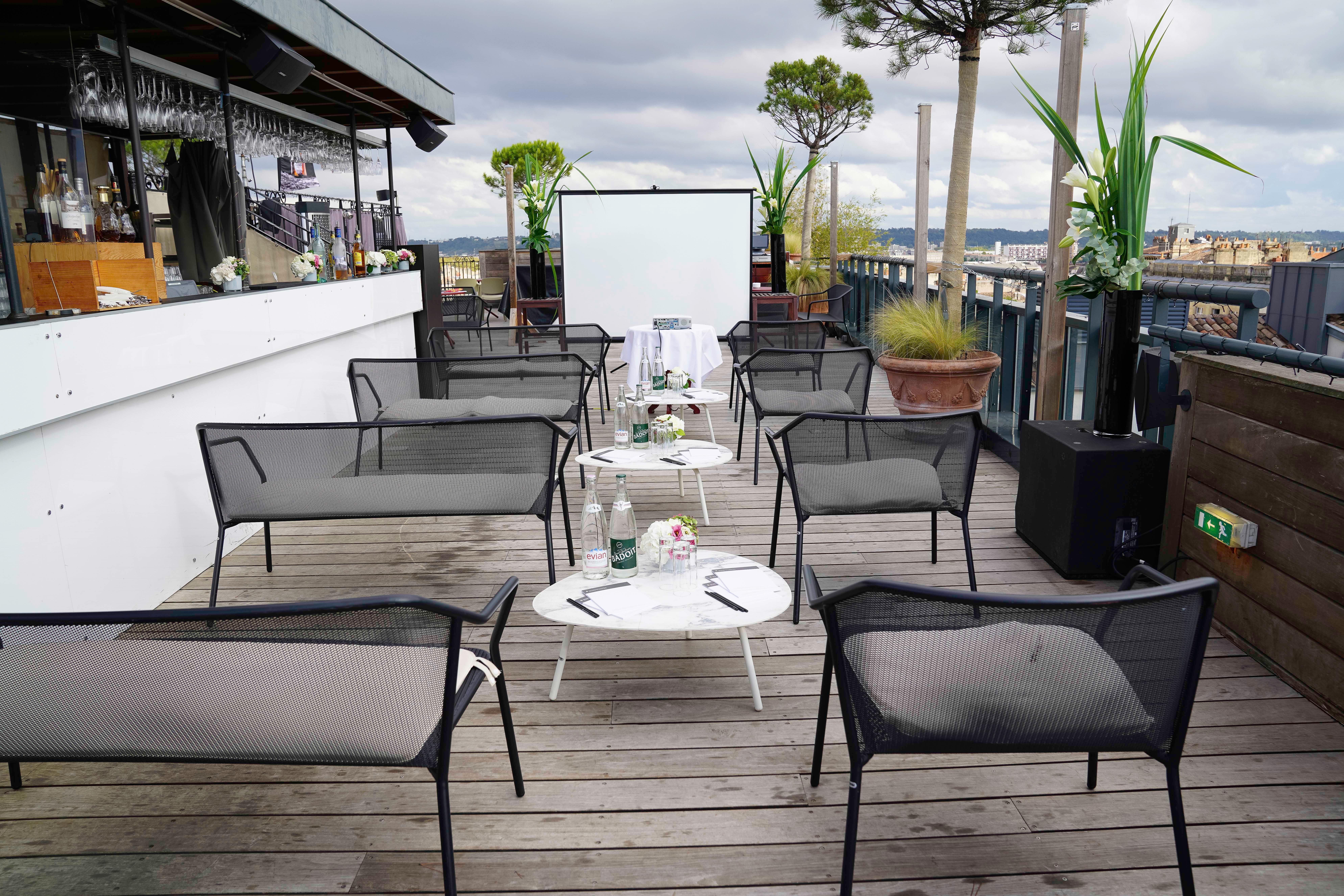 Intercontinental Bordeaux Le Grand Hotel By Ihg Esterno foto The rooftop bar