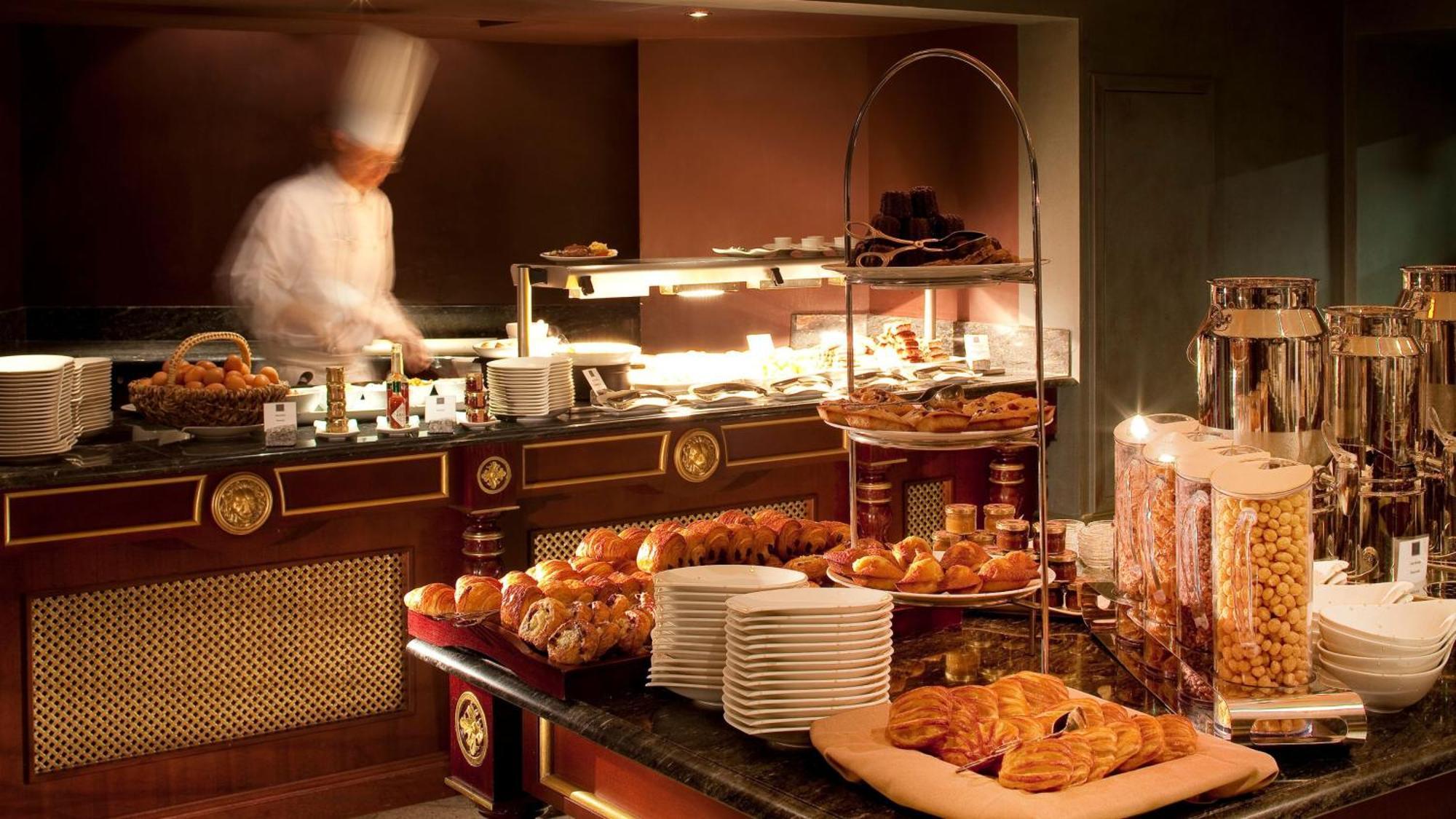 Intercontinental Bordeaux Le Grand Hotel By Ihg Esterno foto A buffet at a hotel