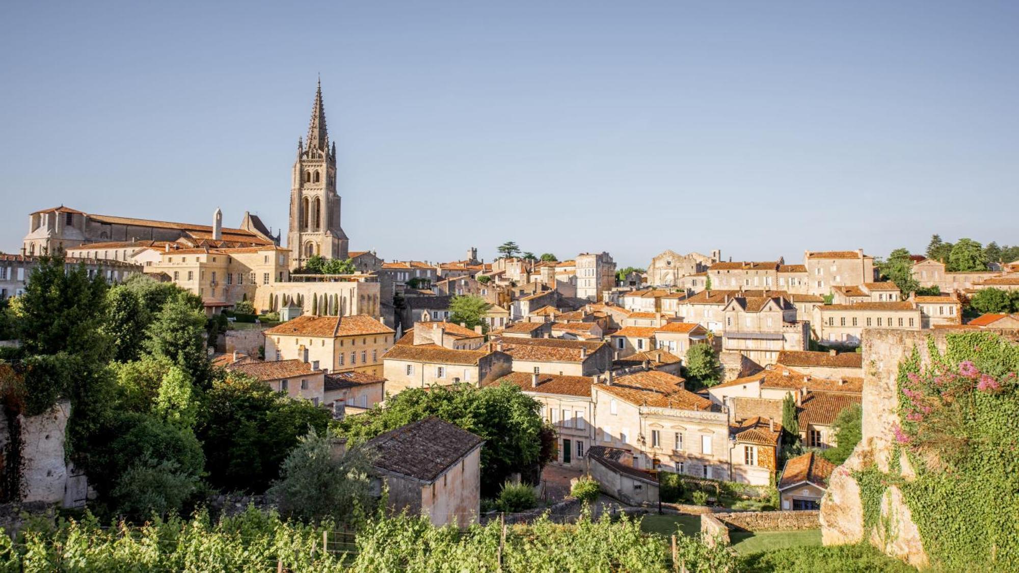 Intercontinental Bordeaux Le Grand Hotel By Ihg Esterno foto A general view of Montferrand