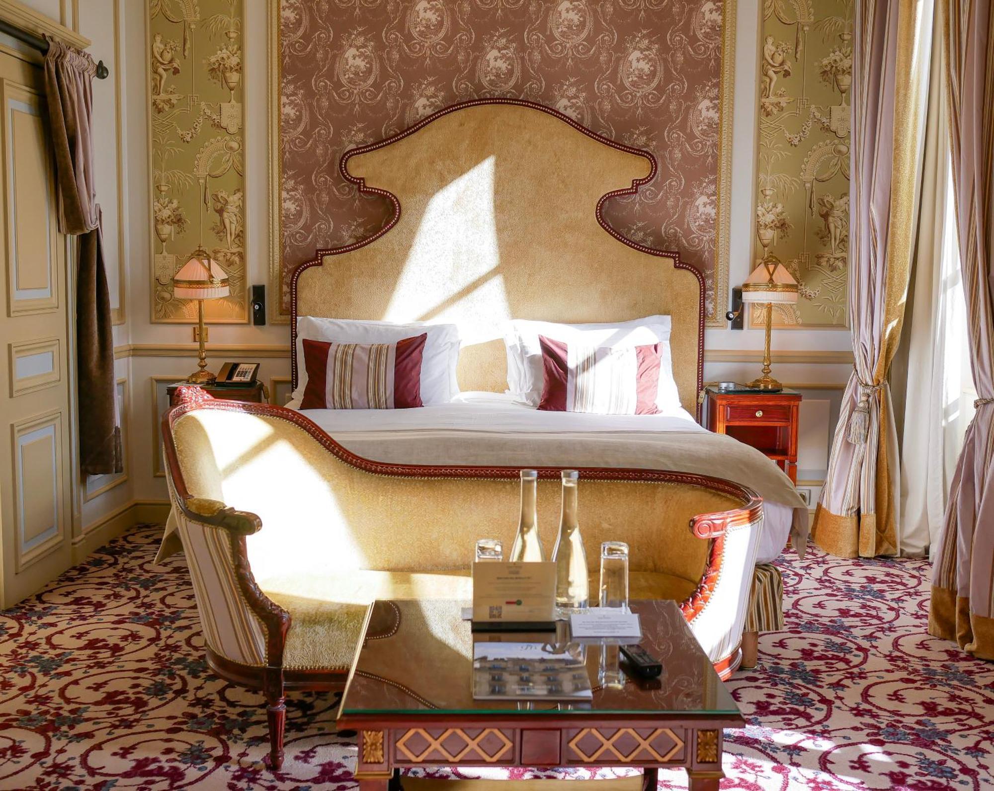 Intercontinental Bordeaux Le Grand Hotel By Ihg Esterno foto A suite at the Hotel de Crillon