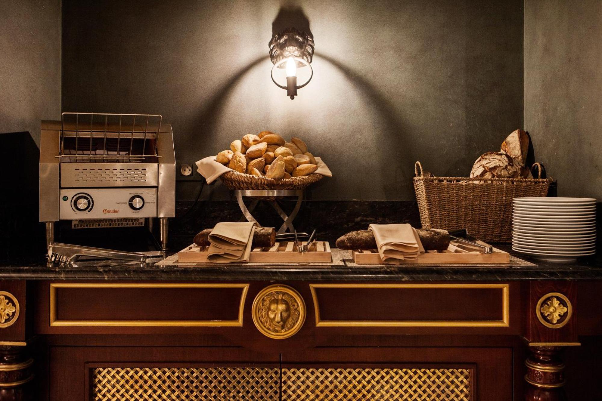 Intercontinental Bordeaux Le Grand Hotel By Ihg Esterno foto Bread station